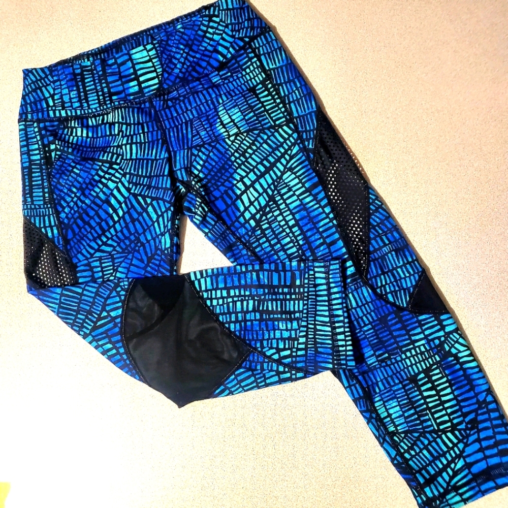 Zella blue & mesh womens size small capri leggings